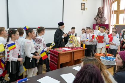 Simpozion studenţesc dedicat Sfinţilor Trei Ierarhi, la Galaţi – fotografia 30