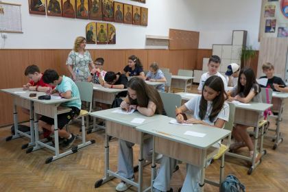 „Semințe de lumină pentru suflet și minte“: Școală de vară pentru 50 de elevi din Galați, la Seminarul Teologic Ortodox – fotografia 30