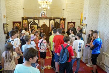 „Semințe de lumină pentru suflet și minte“: Școală de vară pentru 50 de elevi din Galați, la Seminarul Teologic Ortodox – fotografia 38