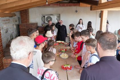 „Semințe de lumină pentru suflet și minte“: Școală de vară pentru 50 de elevi din Galați, la Seminarul Teologic Ortodox – fotografia 58