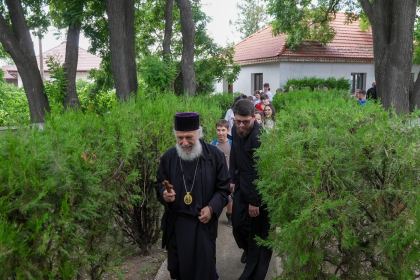 „Semințe de lumină pentru suflet și minte“: Școală de vară pentru 50 de elevi din Galați, la Seminarul Teologic Ortodox – fotografia 60