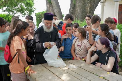 „Semințe de lumină pentru suflet și minte“: Școală de vară pentru 50 de elevi din Galați, la Seminarul Teologic Ortodox – fotografia 72