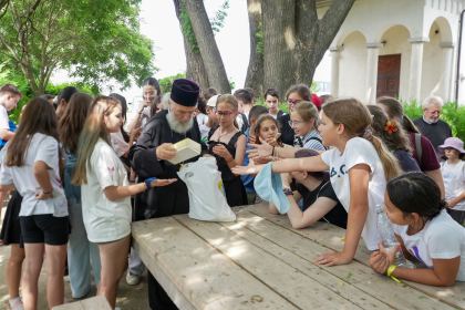 „Semințe de lumină pentru suflet și minte“: Școală de vară pentru 50 de elevi din Galați, la Seminarul Teologic Ortodox – fotografia 73