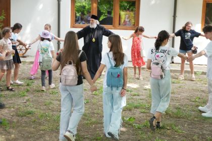 „Semințe de lumină pentru suflet și minte“: Școală de vară pentru 50 de elevi din Galați, la Seminarul Teologic Ortodox – fotografia 76