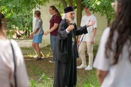 „Semințe de lumină pentru suflet și minte“: Școală de vară pentru 50 de elevi din Galați, la Seminarul Teologic Ortodox – fotografia 79
