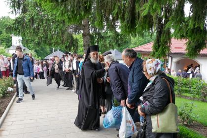 Sărbătoarea tinerilor la Mănăstirea Buciumeni – fotografia 3
