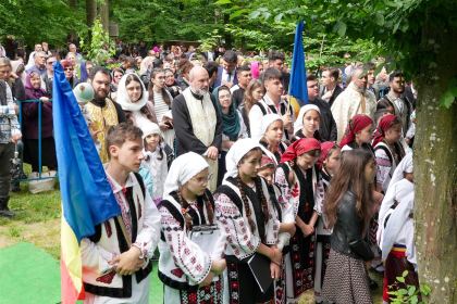 Sărbătoarea tinerilor la Mănăstirea Buciumeni – fotografia 44