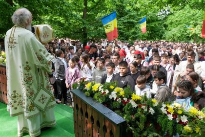 Sărbătoarea tinerilor la Mănăstirea Buciumeni – fotografia 49