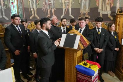 Revedere după trei decenii şi curs festiv la Seminarul Teologic „Sf. Andrei“ din Galaţi – fotografia 22