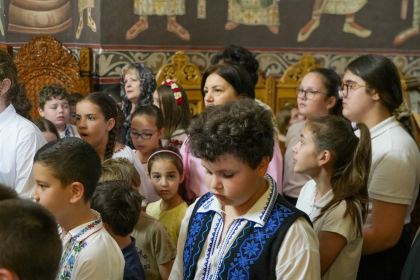 Rugăciune şi binecuvântare la sfârşit de an şcolar pentru clasele primare de la Seminarul Teologic „Sfântul Andrei“ din Galaţi – fotografia 8