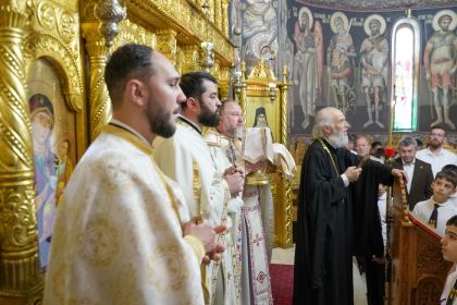 Rugăciune şi binecuvântare la sfârşit de an şcolar pentru clasele primare de la Seminarul Teologic „Sfântul Andrei“ din Galaţi – fotografia 9