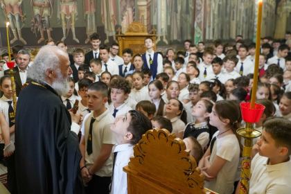 Rugăciune şi binecuvântare la sfârşit de an şcolar pentru clasele primare de la Seminarul Teologic „Sfântul Andrei“ din Galaţi – fotografia 10