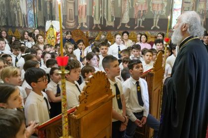 Rugăciune şi binecuvântare la sfârşit de an şcolar pentru clasele primare de la Seminarul Teologic „Sfântul Andrei“ din Galaţi – fotografia 16
