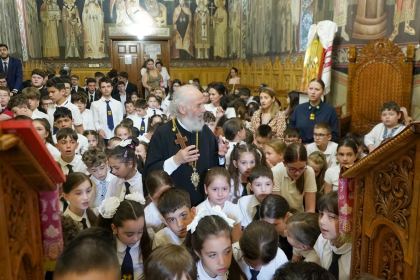 Rugăciune şi binecuvântare la sfârşit de an şcolar pentru clasele primare de la Seminarul Teologic „Sfântul Andrei“ din Galaţi – fotografia 21