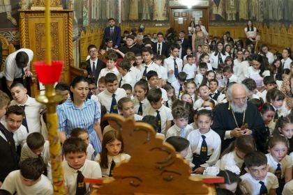 Rugăciune şi binecuvântare la sfârşit de an şcolar pentru clasele primare de la Seminarul Teologic „Sfântul Andrei“ din Galaţi – fotografia 22