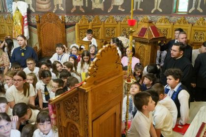Rugăciune şi binecuvântare la sfârşit de an şcolar pentru clasele primare de la Seminarul Teologic „Sfântul Andrei“ din Galaţi – fotografia 24