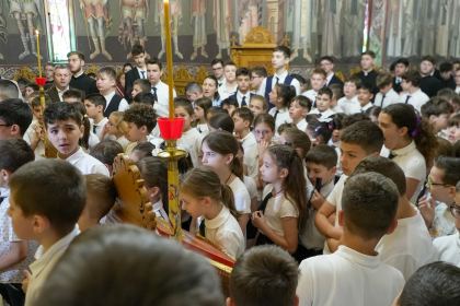 Rugăciune şi binecuvântare la sfârşit de an şcolar pentru clasele primare de la Seminarul Teologic „Sfântul Andrei“ din Galaţi – fotografia 27