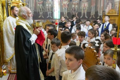 Rugăciune şi binecuvântare la sfârşit de an şcolar pentru clasele primare de la Seminarul Teologic „Sfântul Andrei“ din Galaţi – fotografia 29