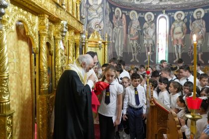 Rugăciune şi binecuvântare la sfârşit de an şcolar pentru clasele primare de la Seminarul Teologic „Sfântul Andrei“ din Galaţi – fotografia 30
