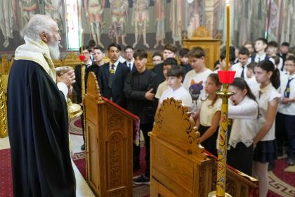 Rugăciune şi binecuvântare la sfârşit de an şcolar pentru clasele primare de la Seminarul Teologic „Sfântul Andrei“ din Galaţi – fotografia 36