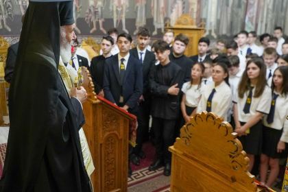 Rugăciune şi binecuvântare la sfârşit de an şcolar pentru clasele primare de la Seminarul Teologic „Sfântul Andrei“ din Galaţi – fotografia 39