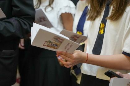 Rugăciune şi binecuvântare la sfârşit de an şcolar pentru clasele primare de la Seminarul Teologic „Sfântul Andrei“ din Galaţi – fotografia 43