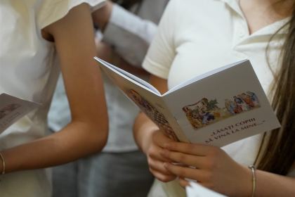 Rugăciune şi binecuvântare la sfârşit de an şcolar pentru clasele primare de la Seminarul Teologic „Sfântul Andrei“ din Galaţi – fotografia 45