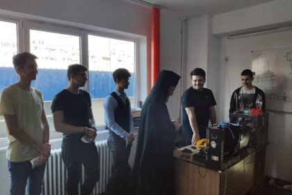 Binecuvinteaza, Doamne, tinerii inteligenți, harnici și perseverenți, mai valoroși decât aurul! – fotografia 1