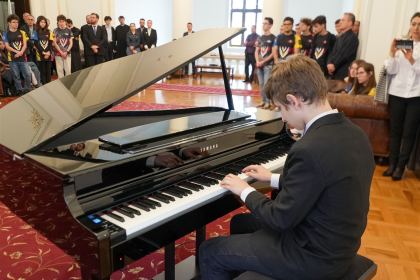 Eveniment festiv de recunoştinţă dedicat tinerilor performanţi – fotografia 30