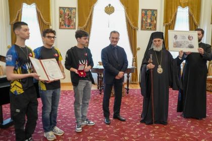 Eveniment festiv de recunoştinţă dedicat tinerilor performanţi – fotografia 38