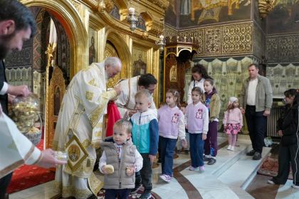 Duminica vindecării orbului din naştere la Catedrala arhiepiscopală din Galaţi – fotografia 40