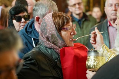 Duminica vindecării orbului din naştere la Catedrala arhiepiscopală din Galaţi – fotografia 43