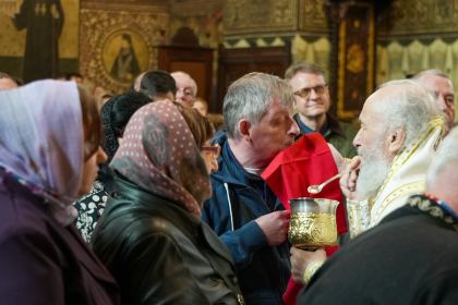 Duminica vindecării orbului din naştere la Catedrala arhiepiscopală din Galaţi – fotografia 44