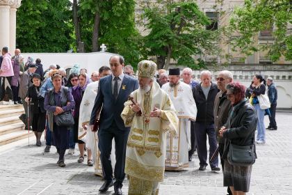 Duminica vindecării orbului din naştere la Catedrala arhiepiscopală din Galaţi – fotografia 57