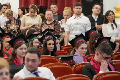 Cursul festiv al absolvenţilor Facultăţii de Istorie, Filosofie şi Teologie din Galaţi – fotografia 35