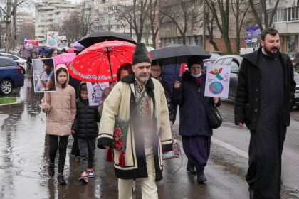 Ediţia a 16-a a „Marşului pentru viaţă“ în Arhiepiscopia Dunării de Jos – fotografia 17