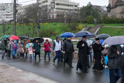 Ediţia a 16-a a „Marşului pentru viaţă“ în Arhiepiscopia Dunării de Jos – fotografia 32