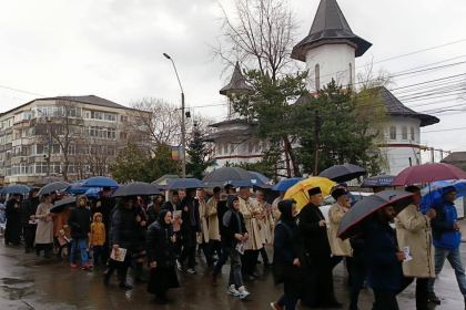 Ediţia a 16-a a „Marşului pentru viaţă“ în Arhiepiscopia Dunării de Jos – fotografia 2