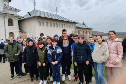Popasuri pline de lumină și bucurie pentru 60 de elevi seminariști gălățeni – fotografia 17