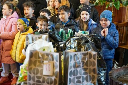 Programul social-filantropic „Ne înnoim de Sfintele Paşti“ în Arhiepiscopia Dunării de Jos – fotografia 13