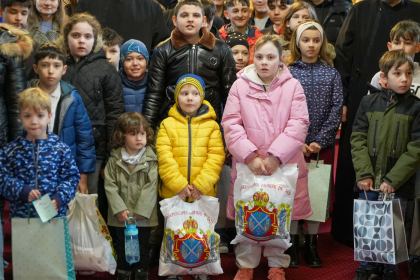 Programul social-filantropic „Ne înnoim de Sfintele Paşti“ în Arhiepiscopia Dunării de Jos – fotografia 24