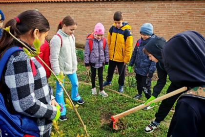 Elevi în vizită la Mănăstirea Voievodală Măxineni – fotografia 1