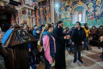 Elevi în vizită la Mănăstirea Voievodală Măxineni – fotografia 14