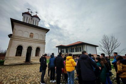 Elevi în vizită la Mănăstirea Voievodală Măxineni – fotografia 23
