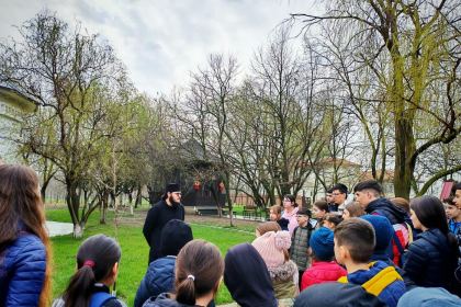 Elevi în vizită la Mănăstirea Voievodală Măxineni – fotografia 24