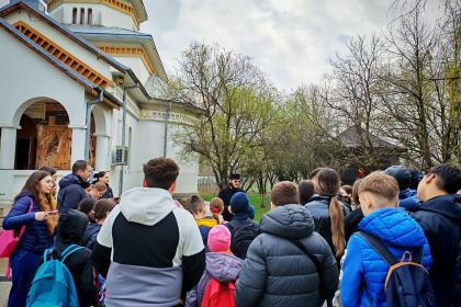Elevi în vizită la Mănăstirea Voievodală Măxineni – fotografia 28