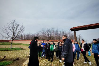 Elevi în vizită la Mănăstirea Voievodală Măxineni – fotografia 31